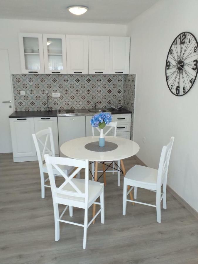Apartments Villa Antony Drvenik  Eksteriør bilde